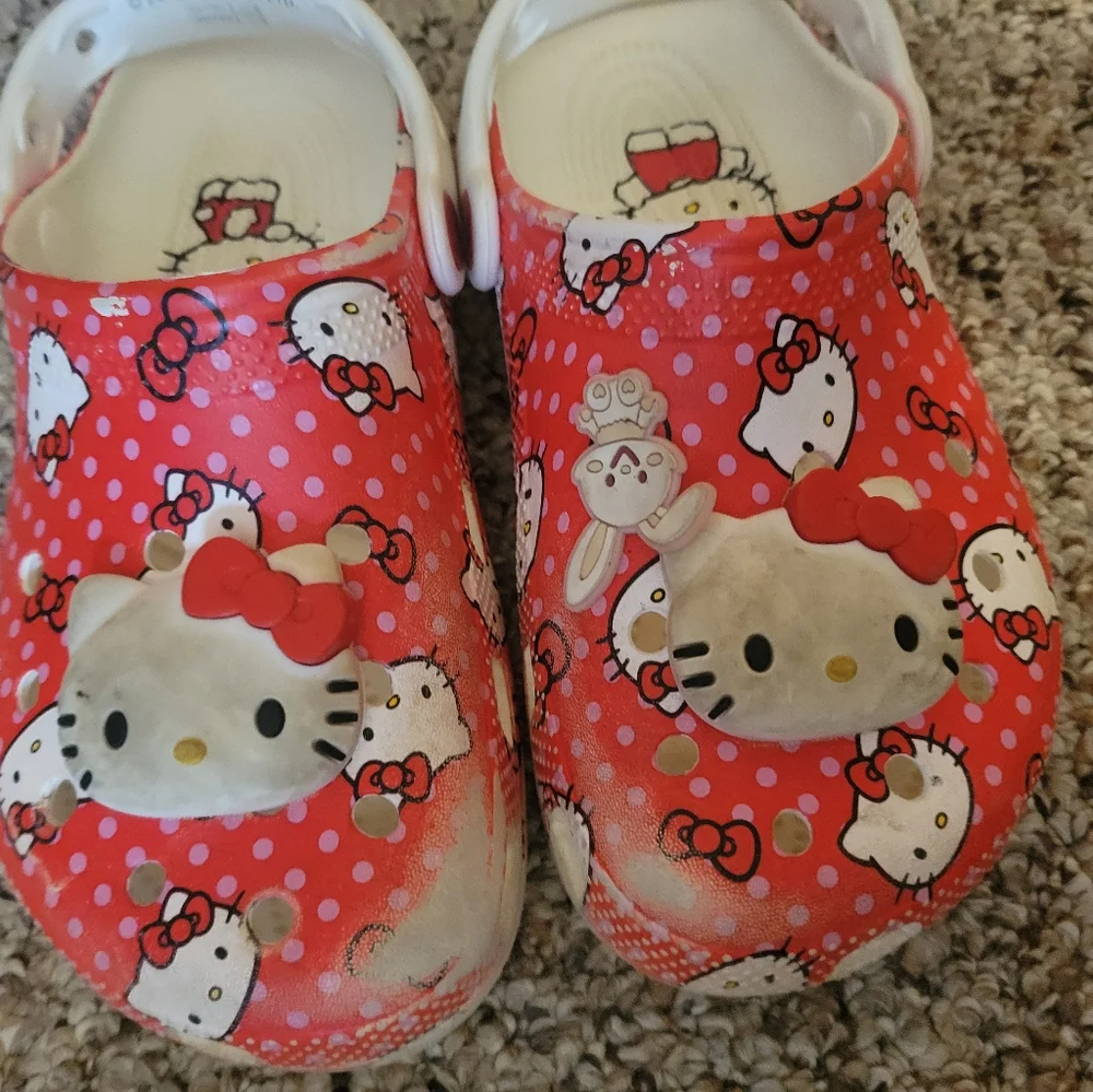 CROCS San Rio Hello Kitty Sandals with Playful Design‎ Size J4